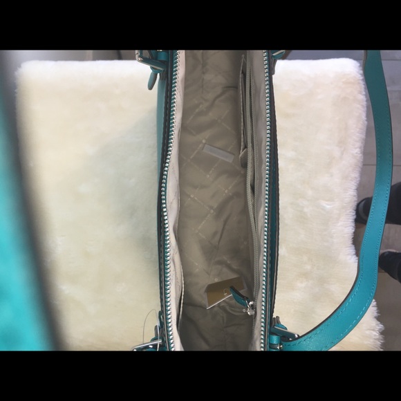 🌸SOLD🌸 Michael Kors Ciara Tote 3 Pieces Set - Picture 7 of 8